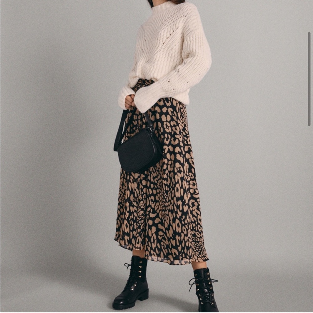 Massimo Dutti button front leopard skirt